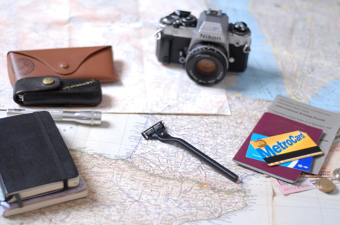 TravelRazorWithTravelEssentials.JPG