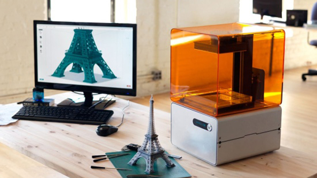 formlabs-3d-printer-on-desk-550.jpg